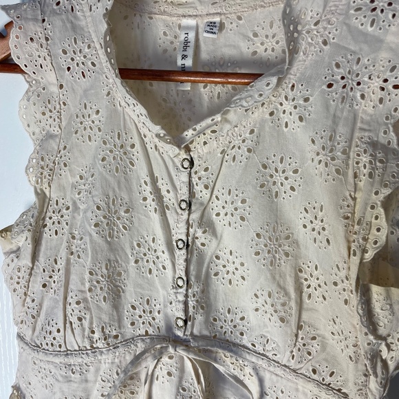 robbi & nikki eyelet lace top - Picture 4 of 13